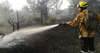 Afectades entre 10 i 15 hectàrees de bosc.