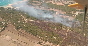 Fotos aèries del foc de Cala Saona