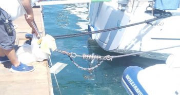El port de La Savina pateix un vessament de combustible