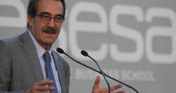 La contraportada : Emilio Ontiveros