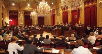 El Parlament té previst suprimir l’aforament dels polítics