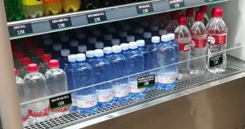 Tots els aeroports d’Espanya hauran de vendre aigua a un euro