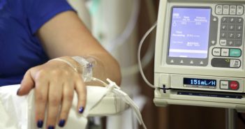 Els medicaments contra el càncer dupliquen el seu preu