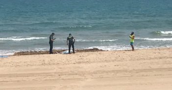 Troben surant al port de Sant Antoni el cadàver d’un home nu
