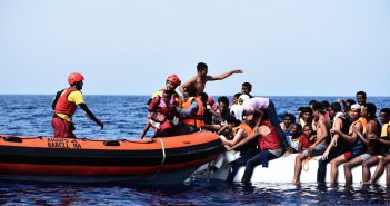 Proactiva Open Arms explica les seves dificultats per rescatar emigrants a la mar