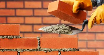La construcció triplica el número de contractes a l’octubre