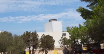 La reparació del cable submarí permet apagar la turbina de Ca Marí