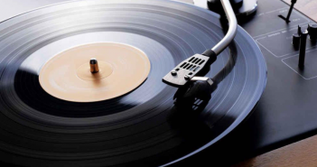 Joan Ribas: «El disc de vinil no només té un so diferent, també és una obra d’art en el seu conjunt»