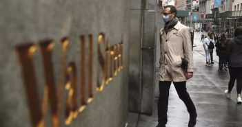 «Molta gent morirà als EUA per culpa de Trump»