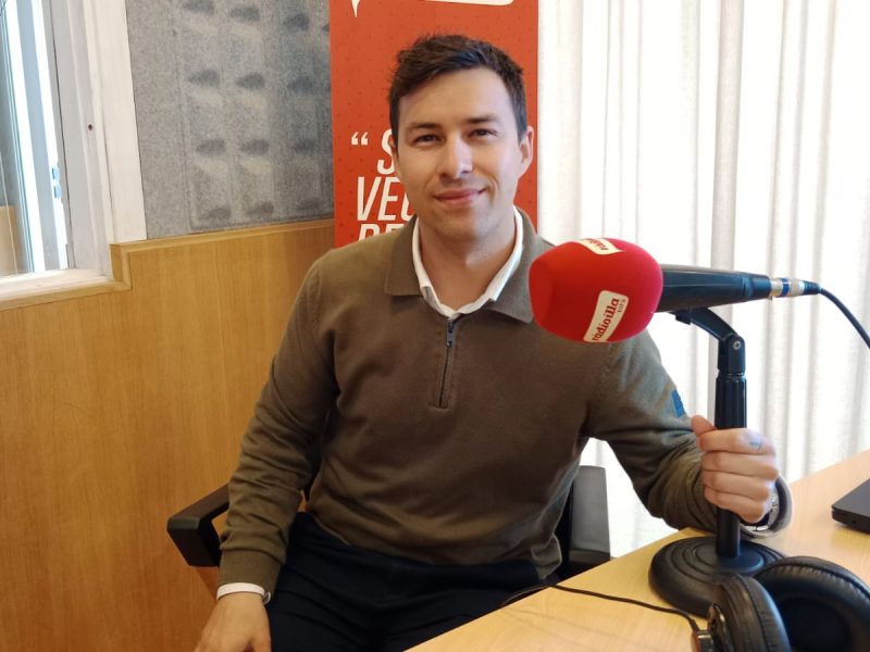 El conseller d'Esports, Hugo Martínez, a Ràdio Illa