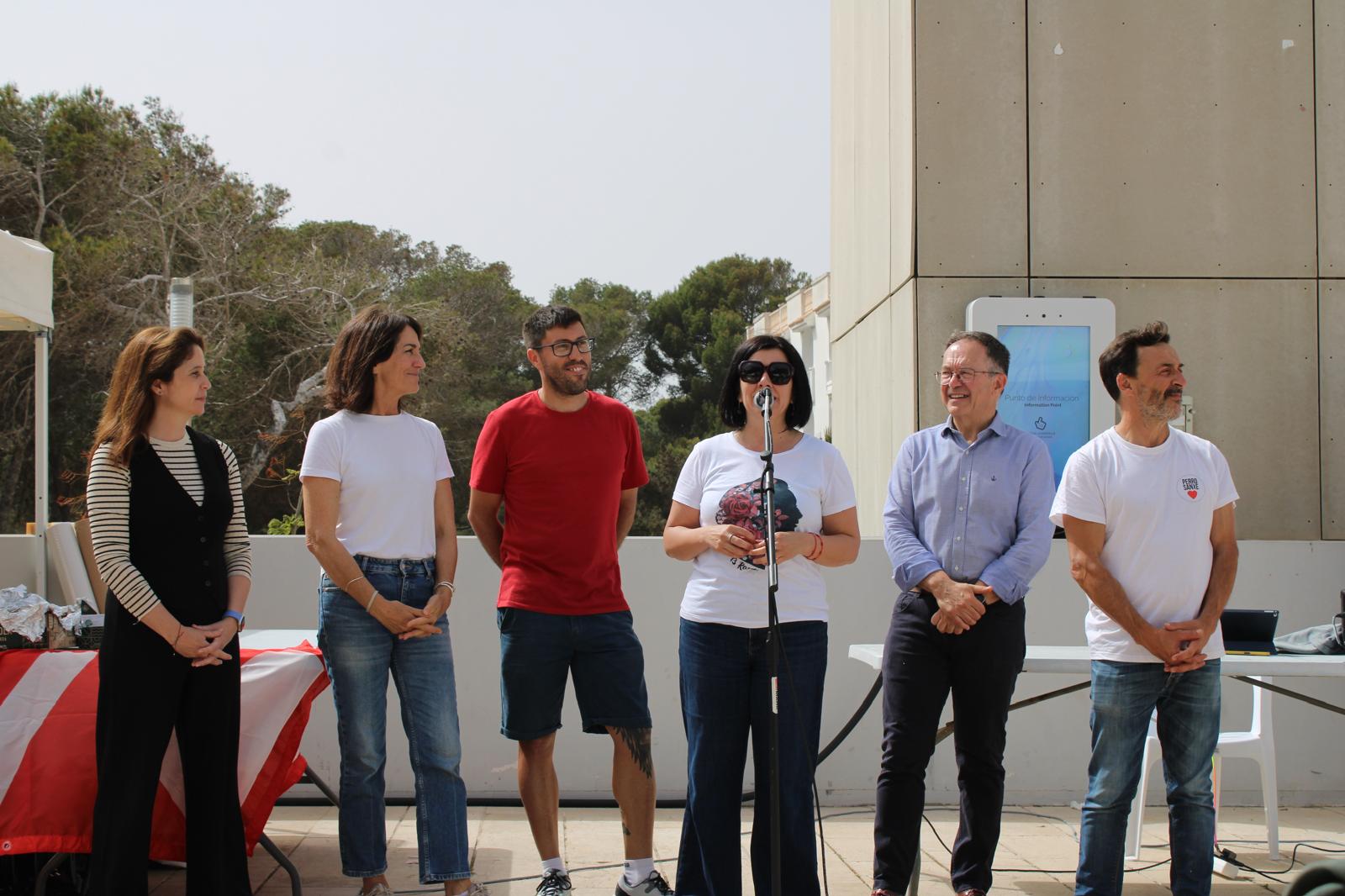 Representants socialistes es dirigeixen als assistents durant la celebració del Dia del Treballador a Formentera
