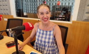 L'advocada Maite Ferrer a l'estudi de Ràdio Illa.
