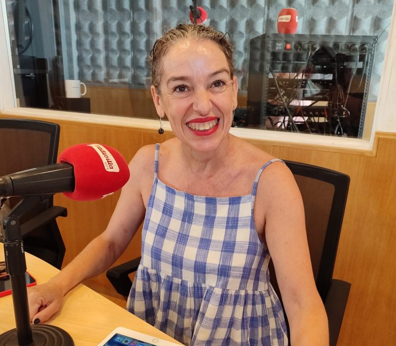L'advocada Maite Ferrer a l'estudi de Ràdio Illa.