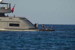 El iot 'Attila' a la mar. Foto: Javi Parejo.