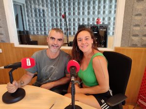 Riki Arjuna i Paula Granja, del grup 'Xiula' a Ràdio Illa.