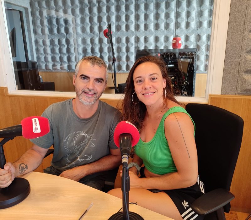 Riki Arjuna i Paula Granja, del grup 'Xiula' a Ràdio Illa.