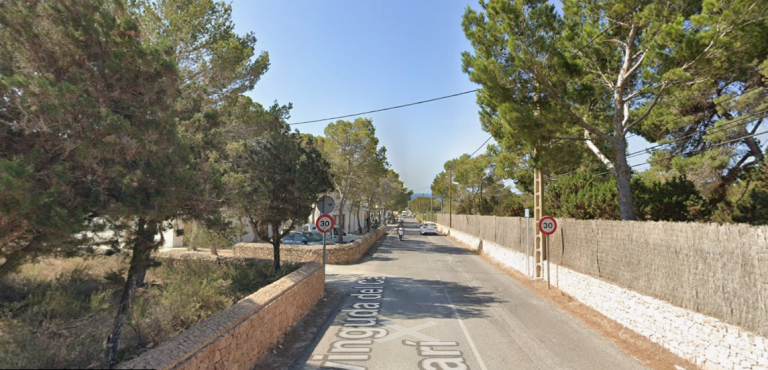 Una menor de 14 anys en estat crític després de ser atropellada per un ciclomotor as Ca Marí
